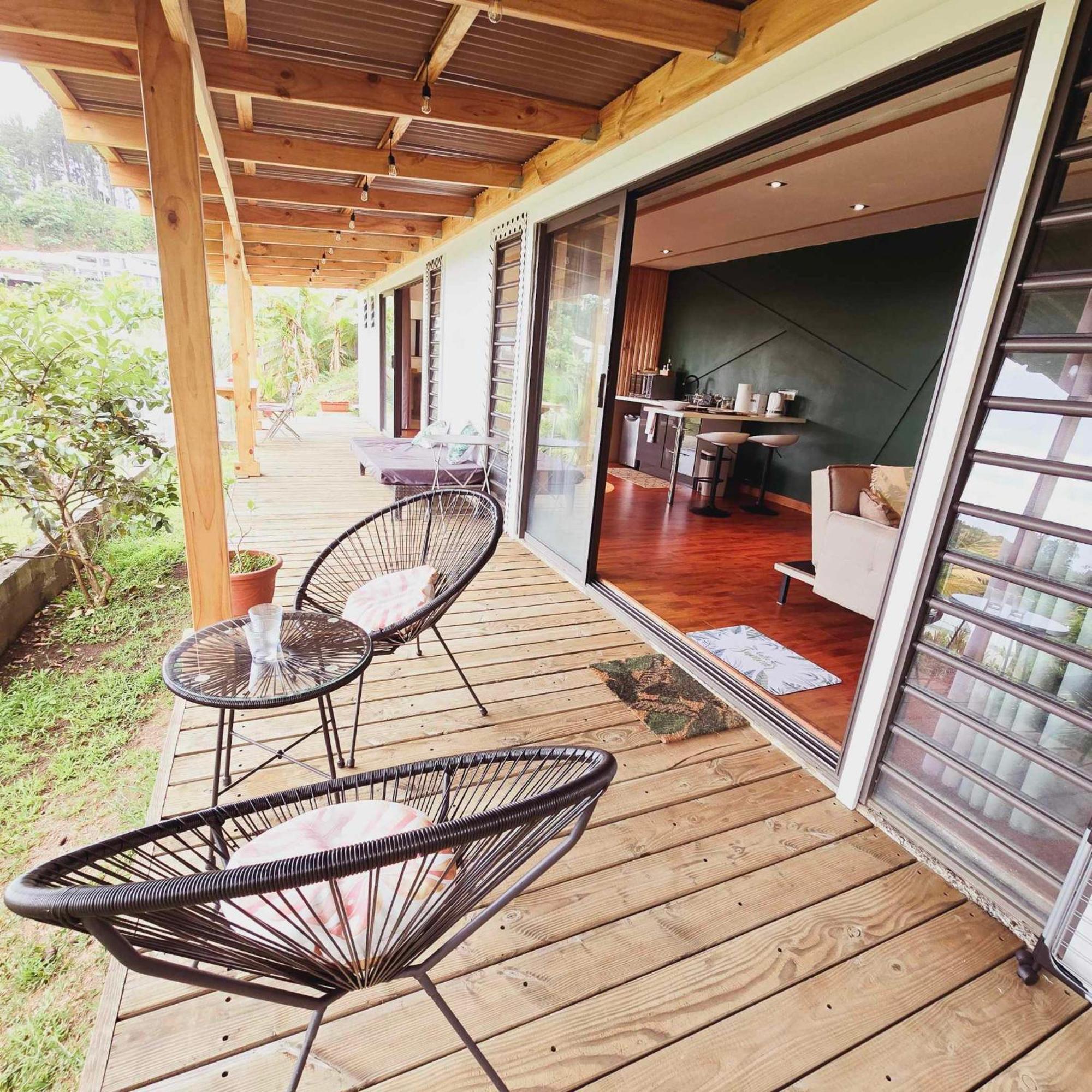 Fare Toahana, Accommodation With A Ocean View パペーテ エクステリア 写真