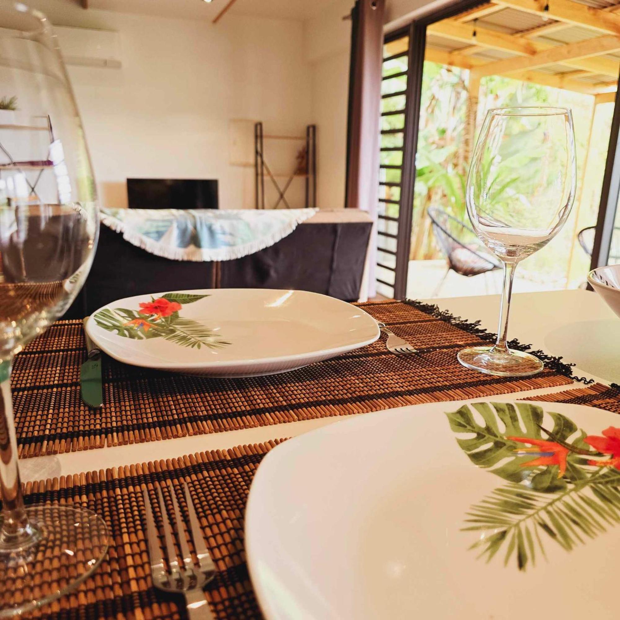 Fare Toahana, Accommodation With A Ocean View パペーテ エクステリア 写真